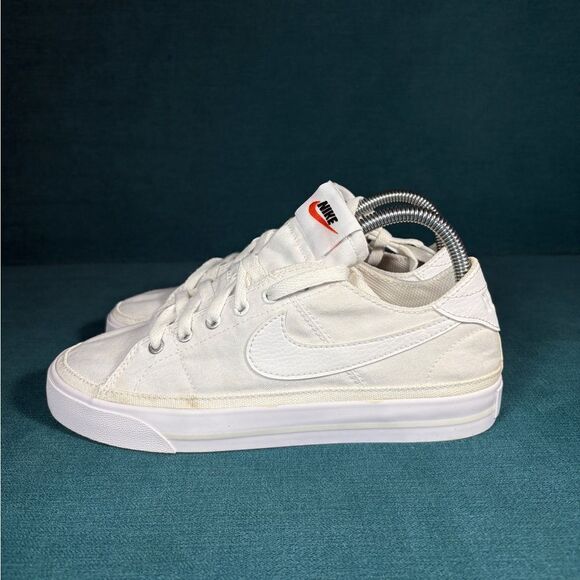 Size 7.5 - Women’s Nike Legacy Canvas white shoes - Picture 1 of 9